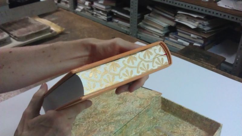 Encuadernación libro de diseño con estuche