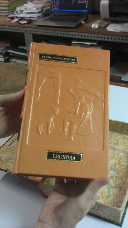 Encuadernación artesanal en Zaragoza: Libro de diseño con estuche