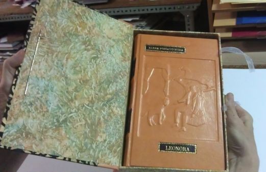 Libro encuadernado con estuche de diseño